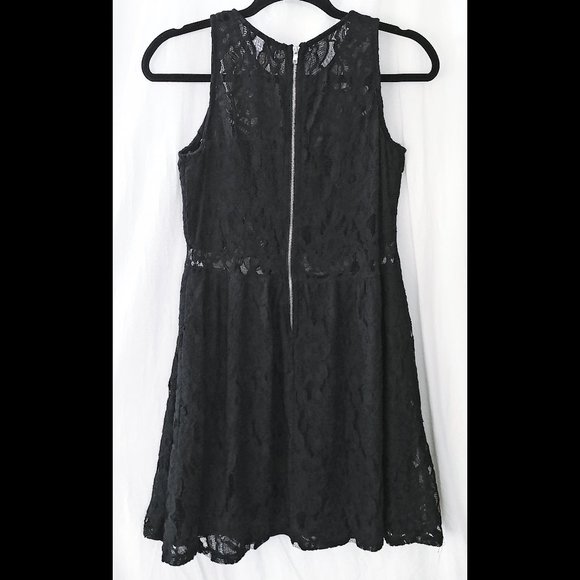 Beautiful NWT SOCIALITE Size L Goth Sleeveless Black Lace Lined Flare Mini Dress - Picture 3 of 3
